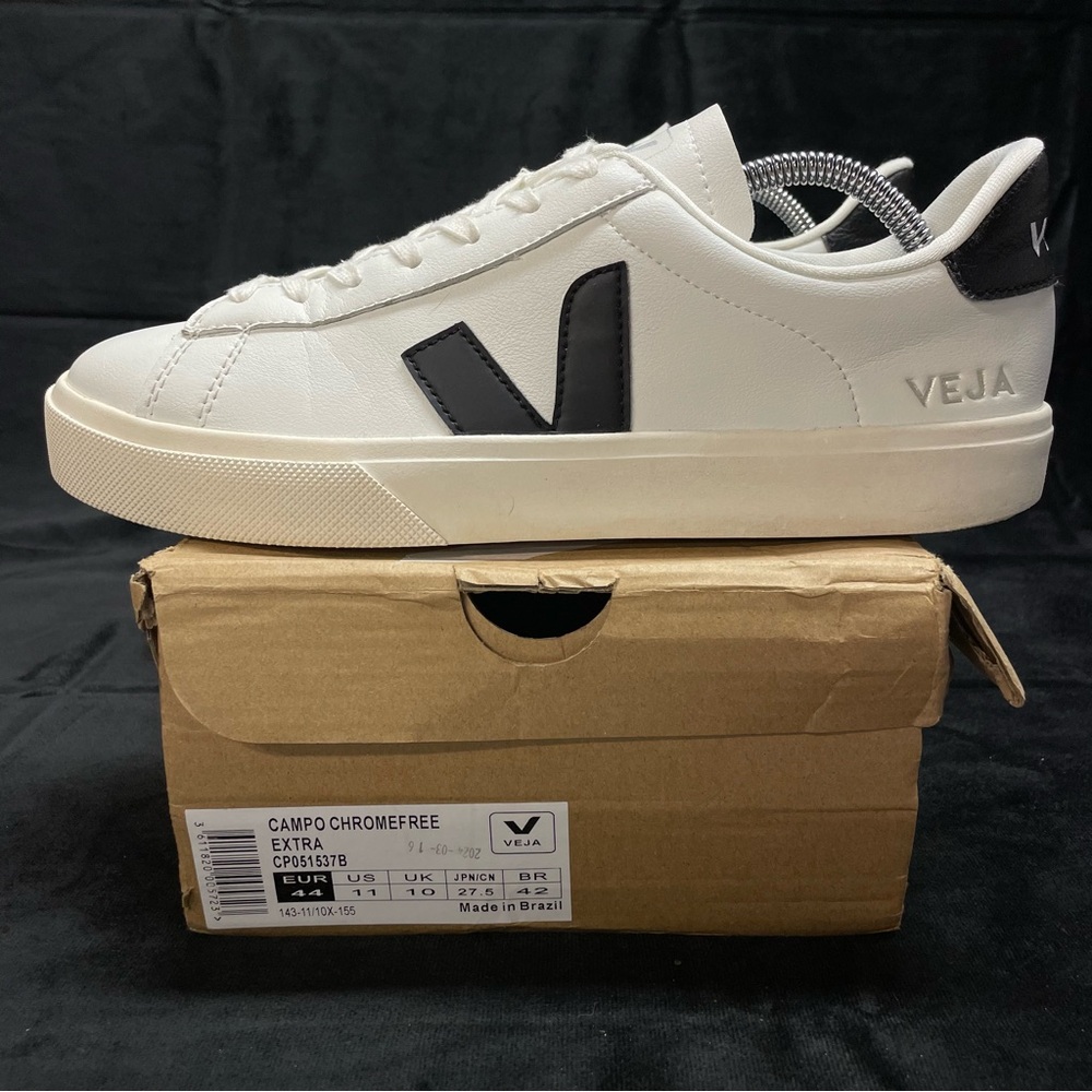 Veja | Campo Chromefree Sneakers | White and Black